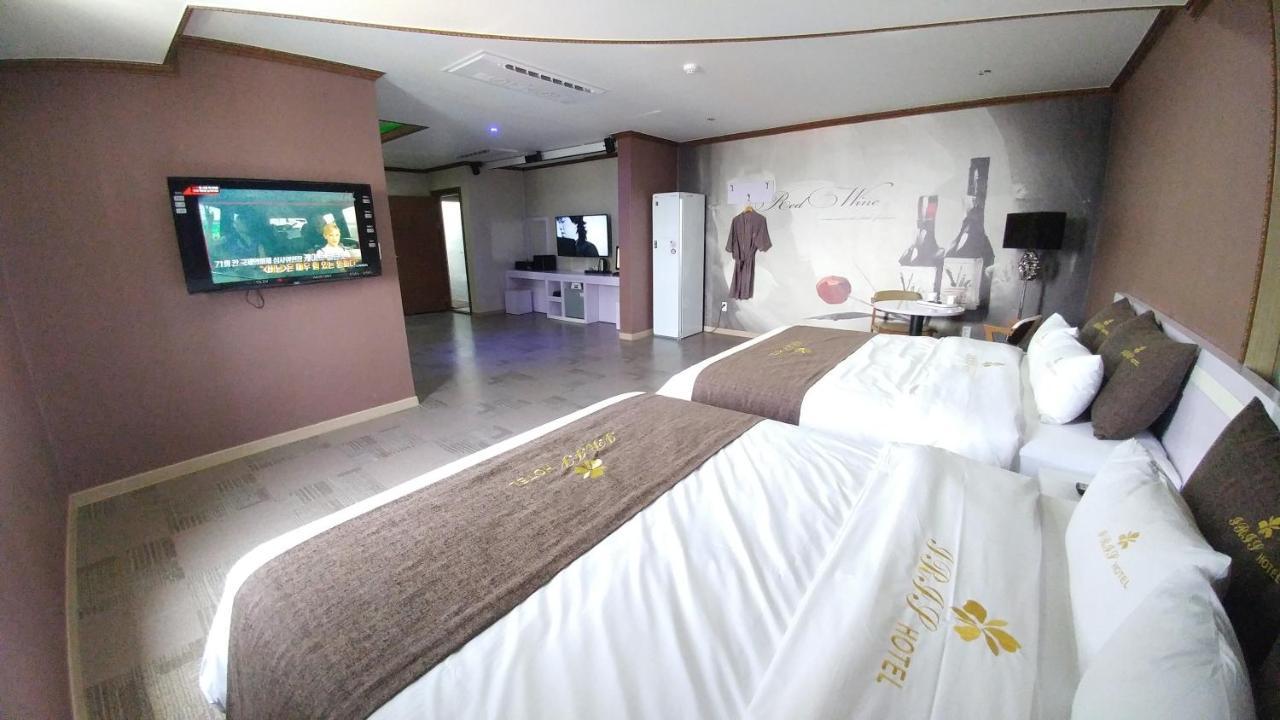 Iris Hotel Seosan ภายนอก รูปภาพ