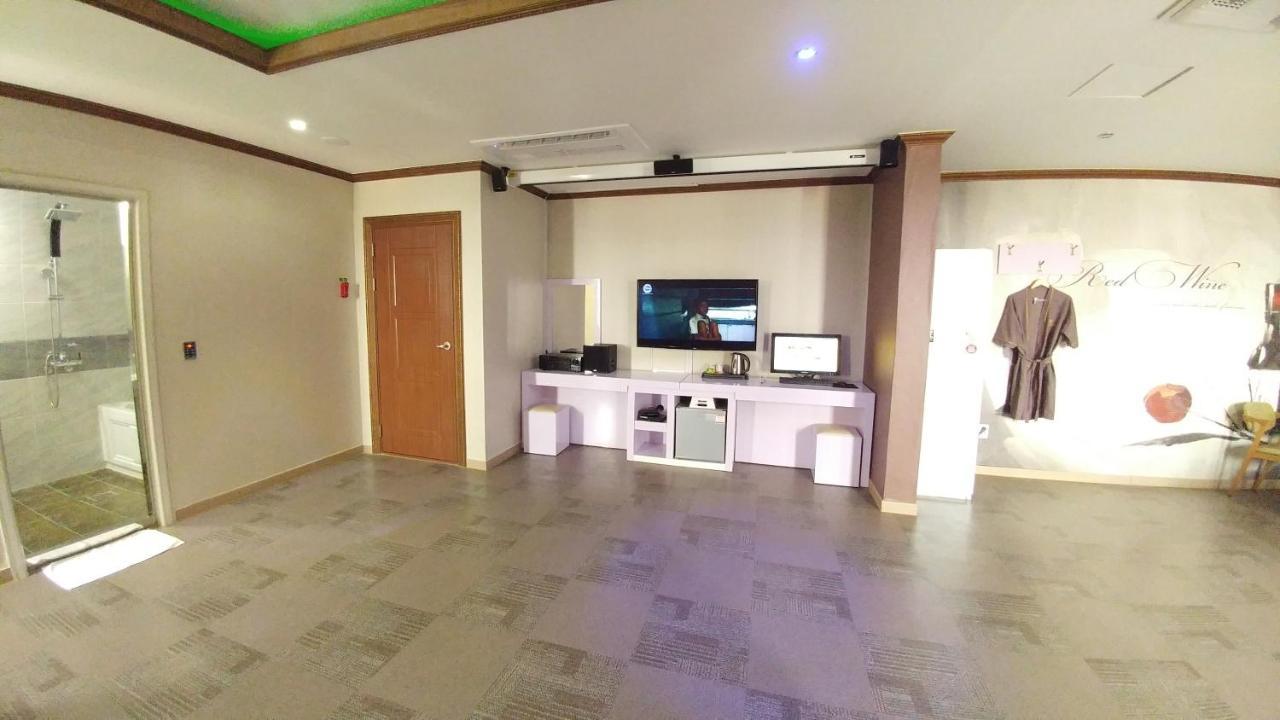 Iris Hotel Seosan ภายนอก รูปภาพ