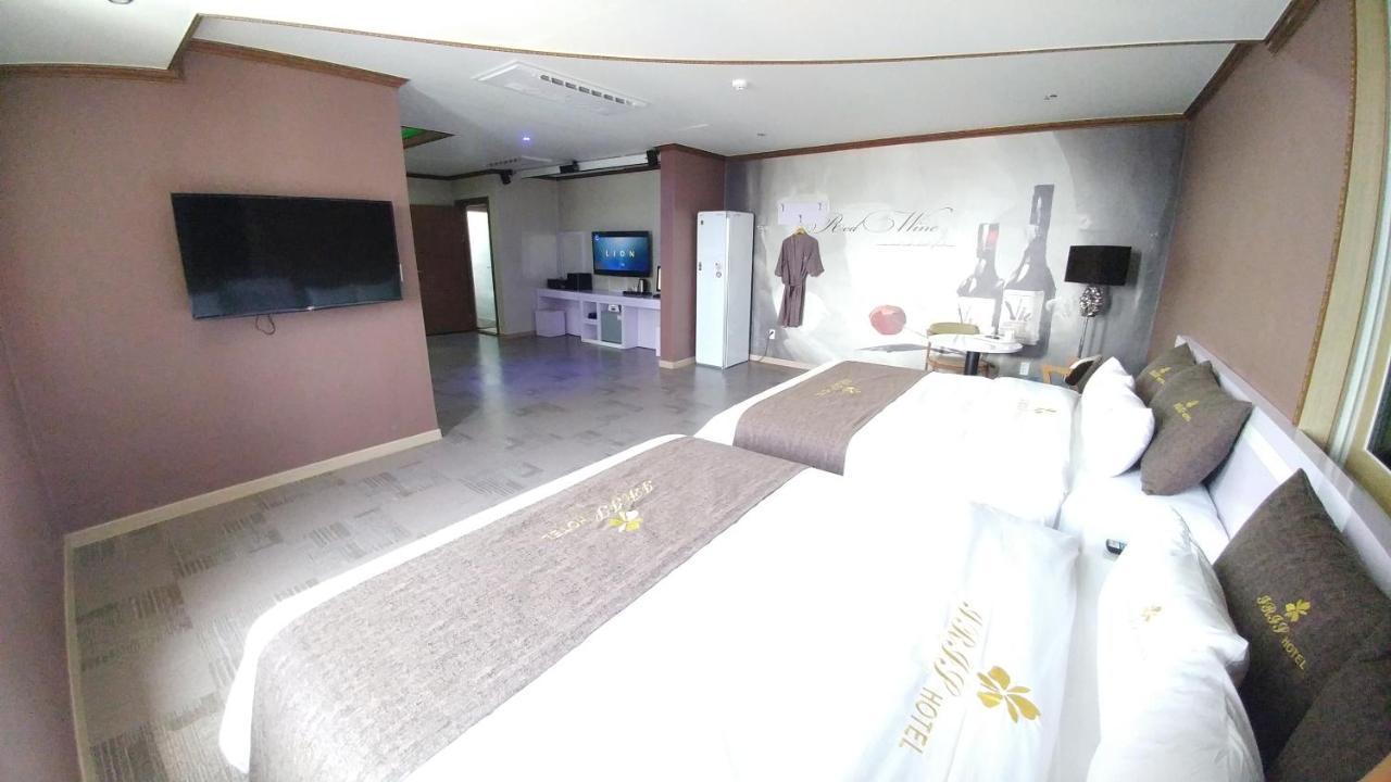 Iris Hotel Seosan ภายนอก รูปภาพ