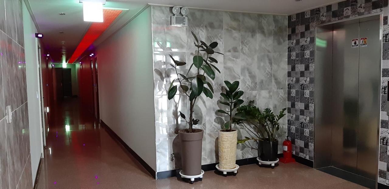 Iris Hotel Seosan ภายนอก รูปภาพ